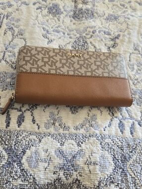 DKNY Brown and Beige Signature Zip Wallet with Gold Logo